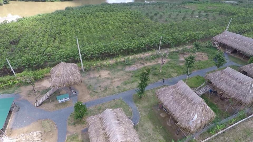 Вілла Sunny Field Eco Stilt House Каттьєн Екстер'єр фото